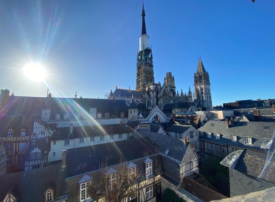 Sous Les Clochers De Rouen - Cathedrale Exterior foto